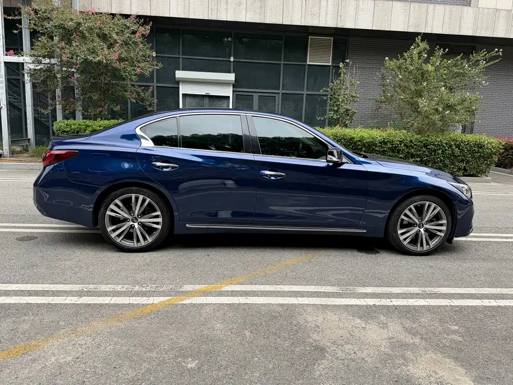 Infiniti Q50L — фото 20