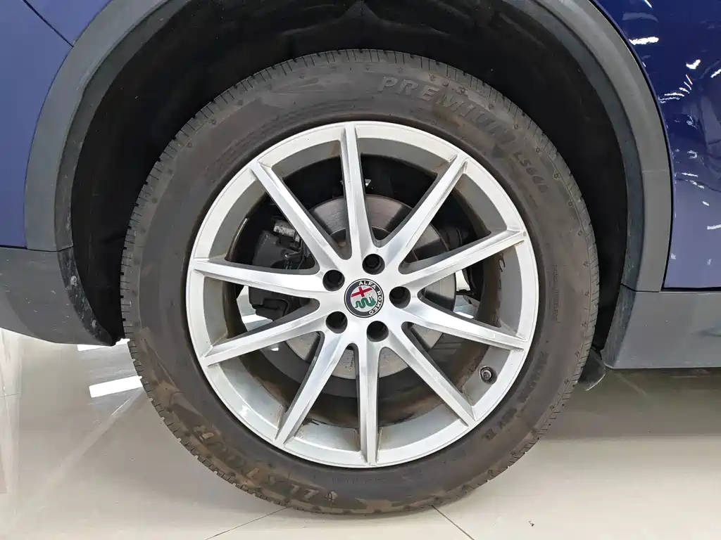 Alfa Romeo Stelvio — фото 13