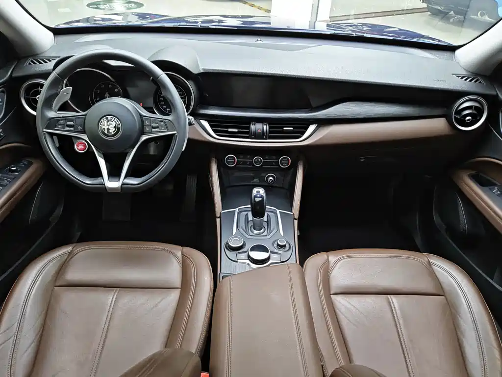 Alfa Romeo Stelvio — фото 10
