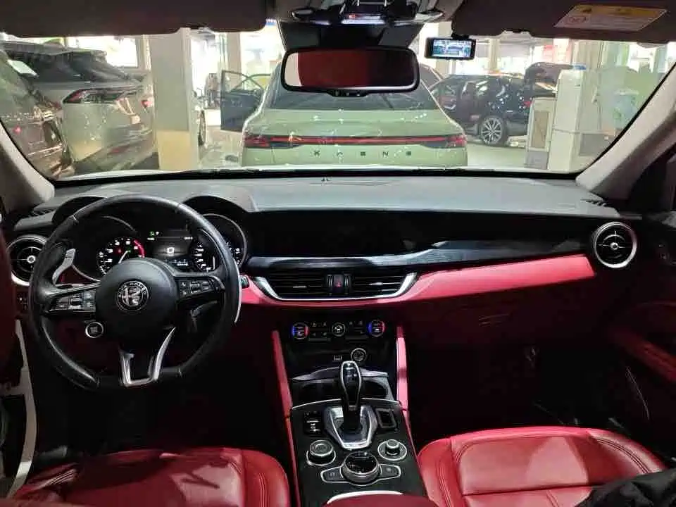 Alfa Romeo Stelvio — фото 8