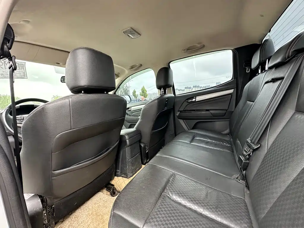 Isuzu D-MAX — фото 4