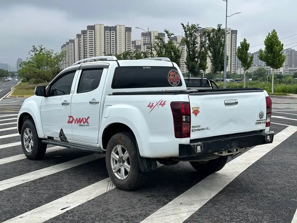 Isuzu D-MAX — фото 8