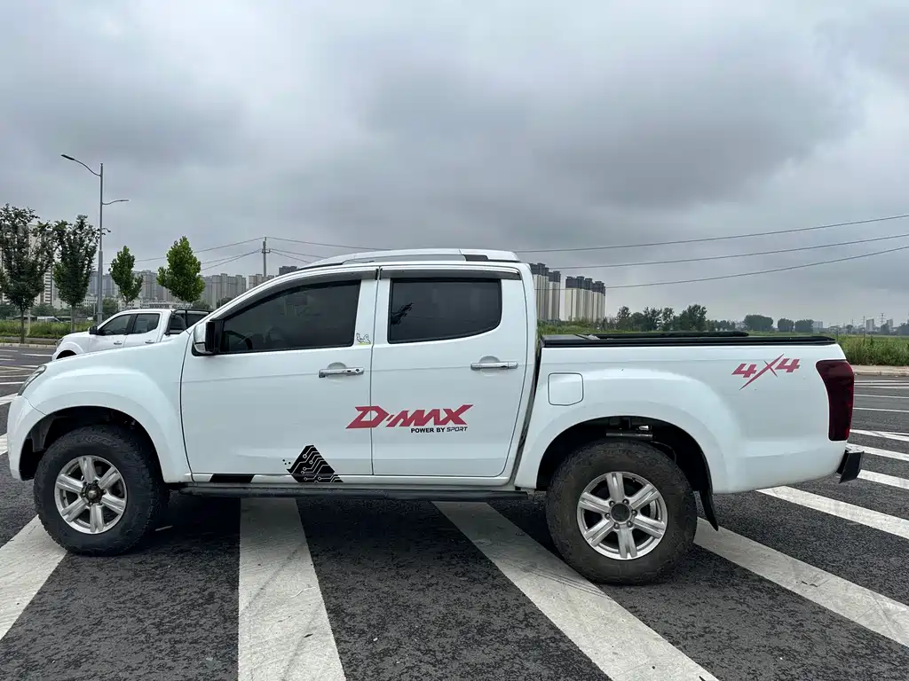 Isuzu D-MAX — фото 9
