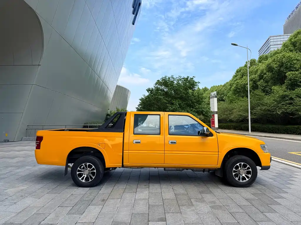 Isuzu T17 — фото 4