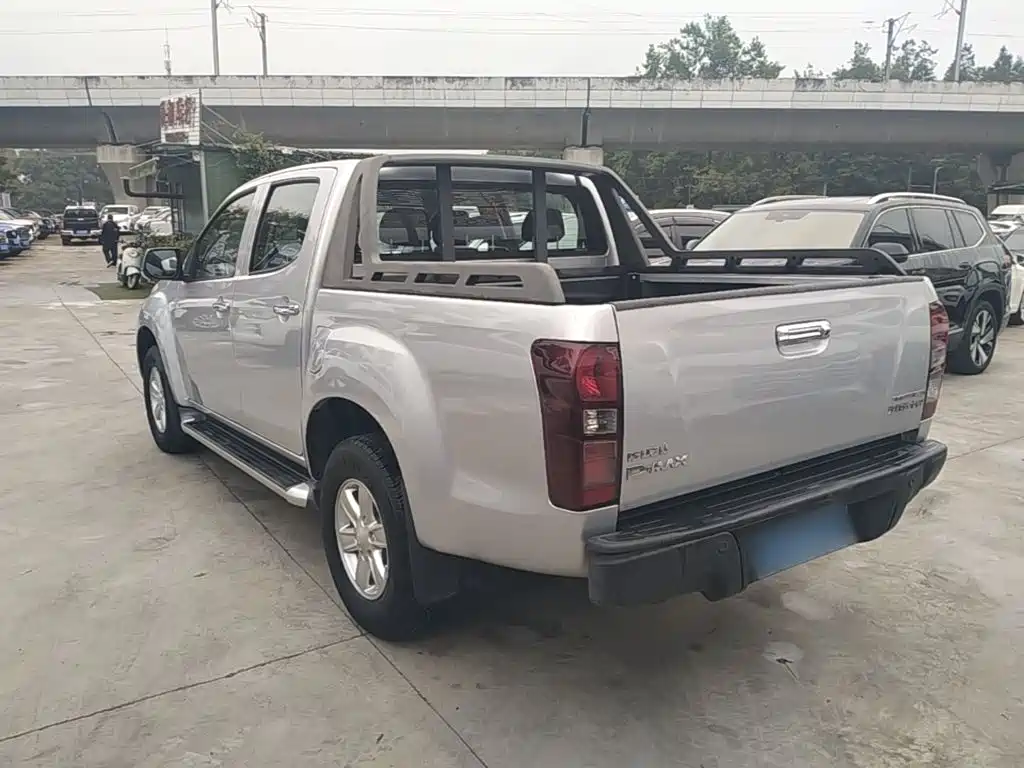 Isuzu D-MAX — фото 5