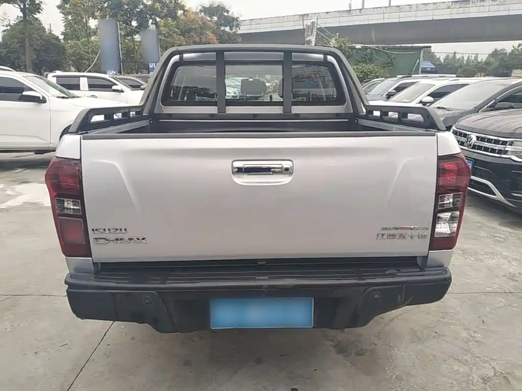 Isuzu D-MAX — фото 6