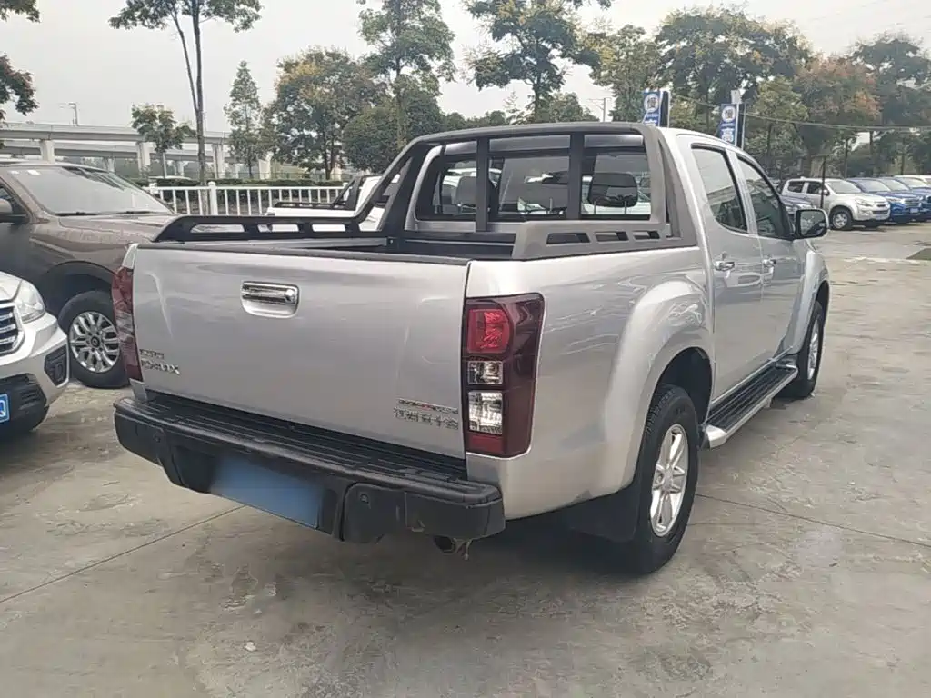 Isuzu D-MAX — фото 7