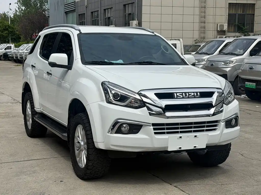 Isuzu MU-X — фото 3