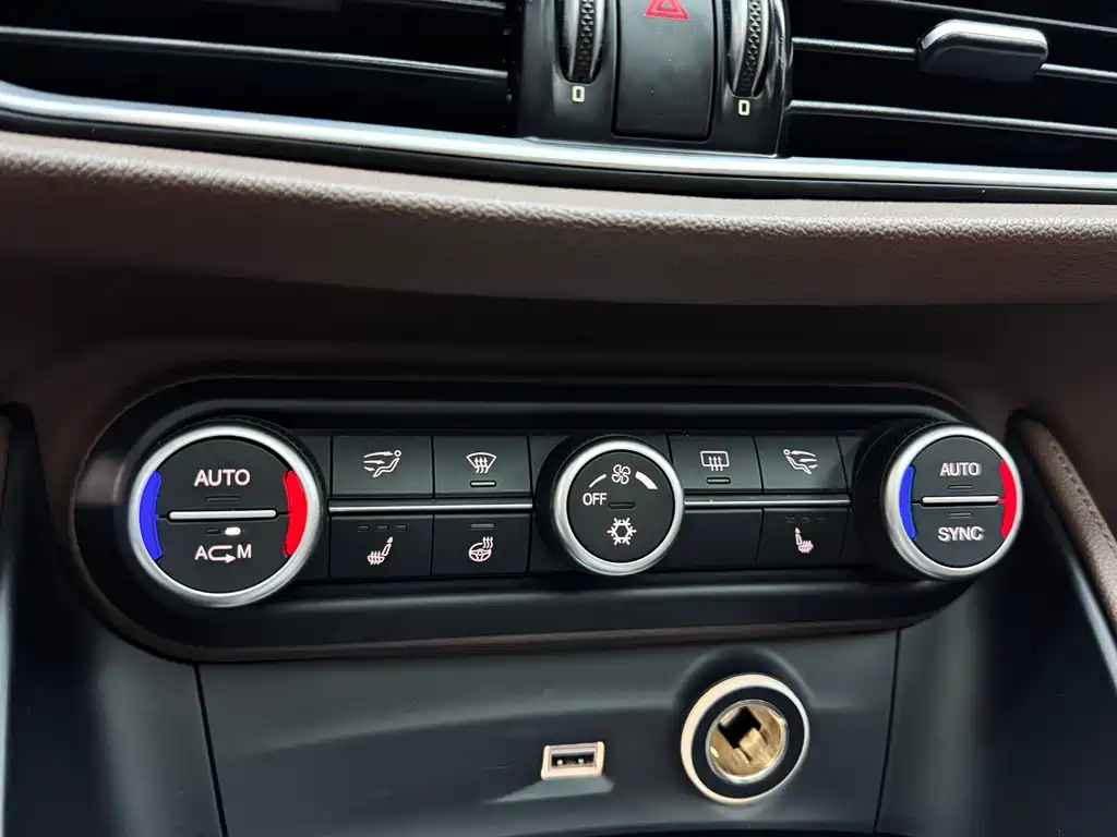Alfa Romeo Stelvio — фото 15