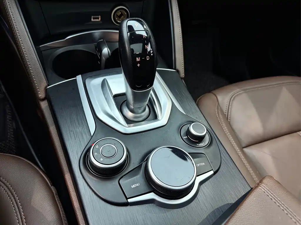 Alfa Romeo Stelvio — фото 16