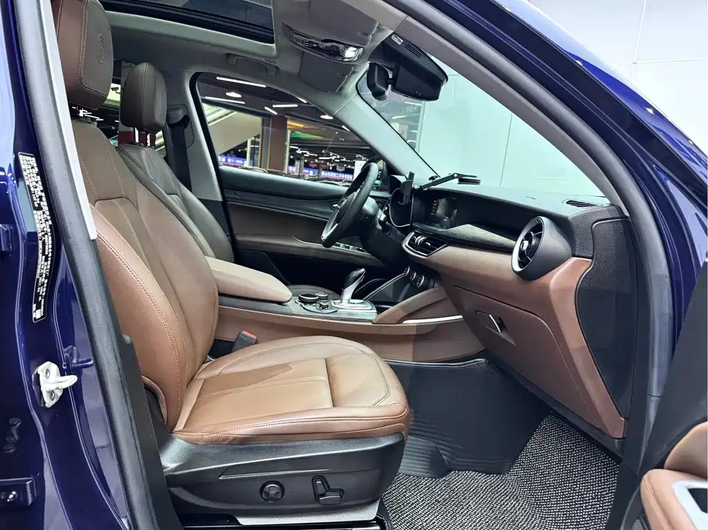 Alfa Romeo Stelvio — фото 17