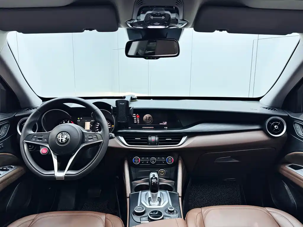 Alfa Romeo Stelvio — фото 19
