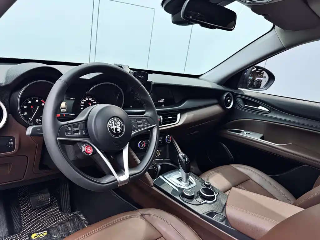 Alfa Romeo Stelvio — фото 8