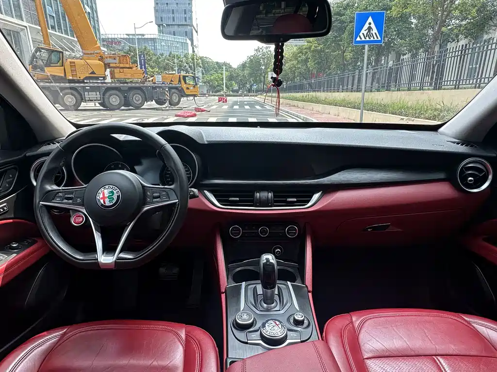 Alfa Romeo Stelvio — фото 4