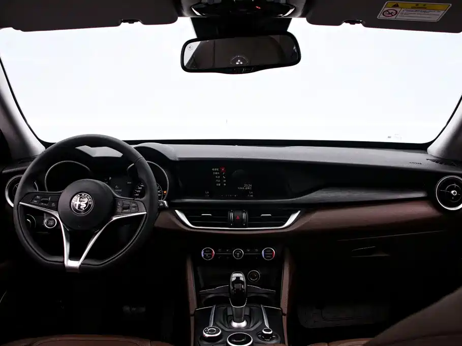 Alfa Romeo Stelvio — фото 5