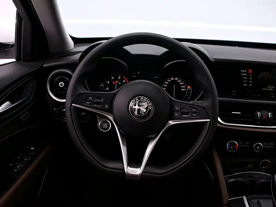 Alfa Romeo Stelvio — фото 7