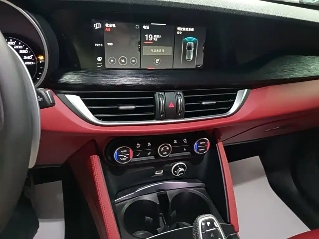 Alfa Romeo Stelvio — фото 13