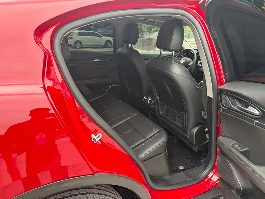 Alfa Romeo Stelvio — фото 11