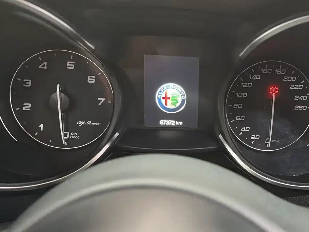 Alfa Romeo Stelvio — фото 14