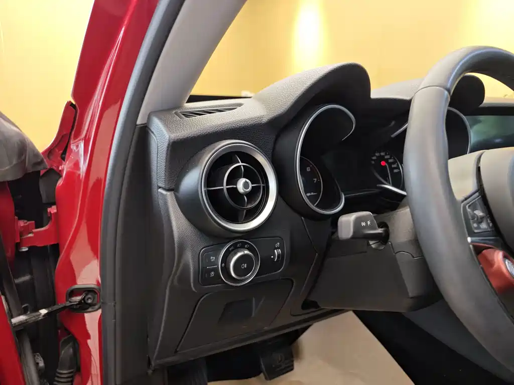 Alfa Romeo Stelvio — фото 11