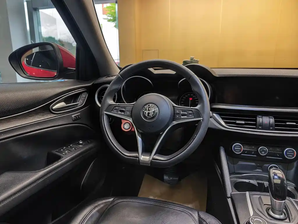 Alfa Romeo Stelvio — фото 14