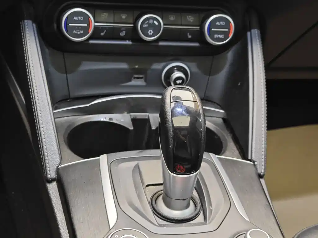 Alfa Romeo Stelvio — фото 17