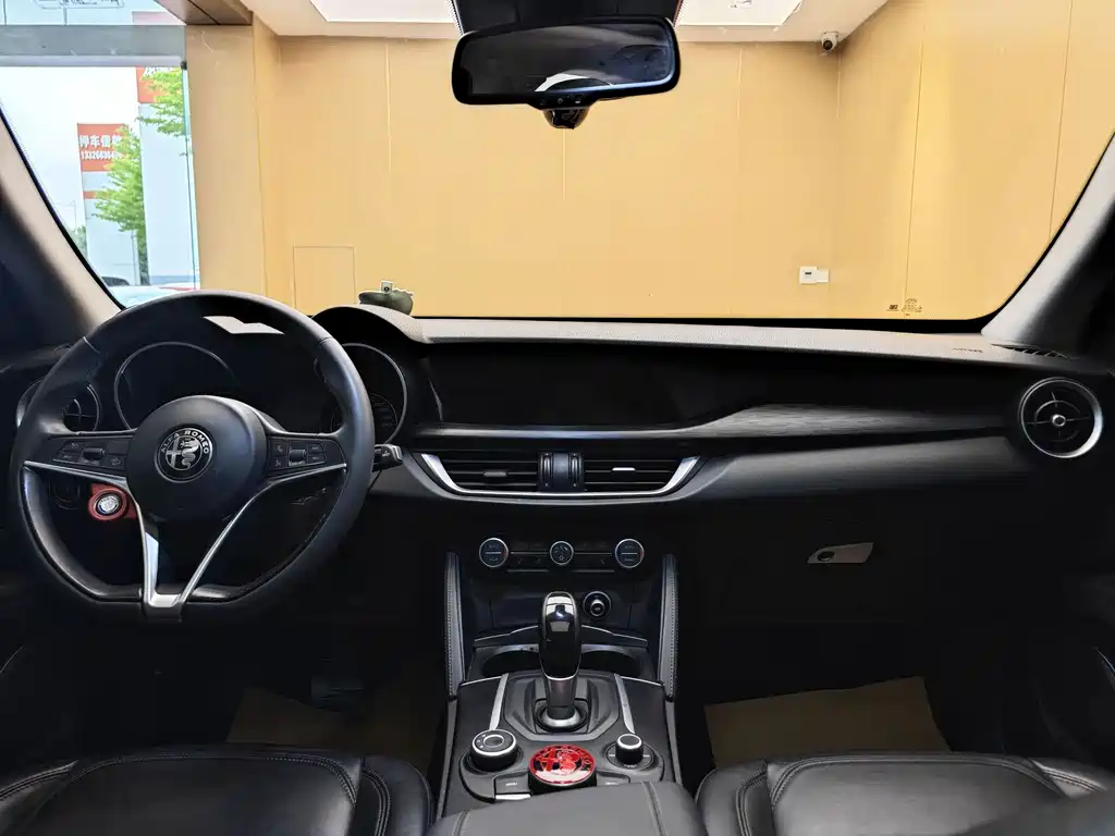 Alfa Romeo Stelvio — фото 20