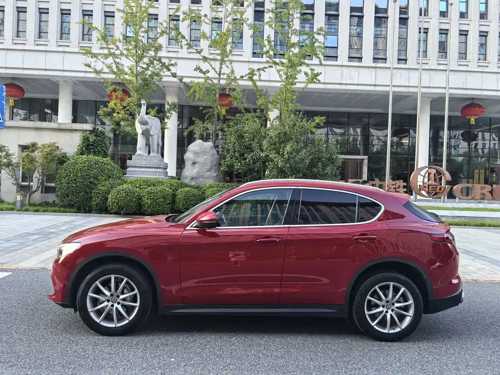 Alfa Romeo Stelvio — фото 2