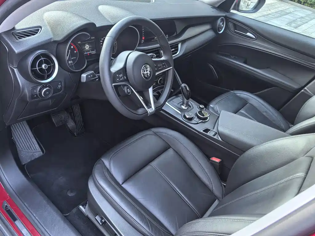 Alfa Romeo Stelvio — фото 23