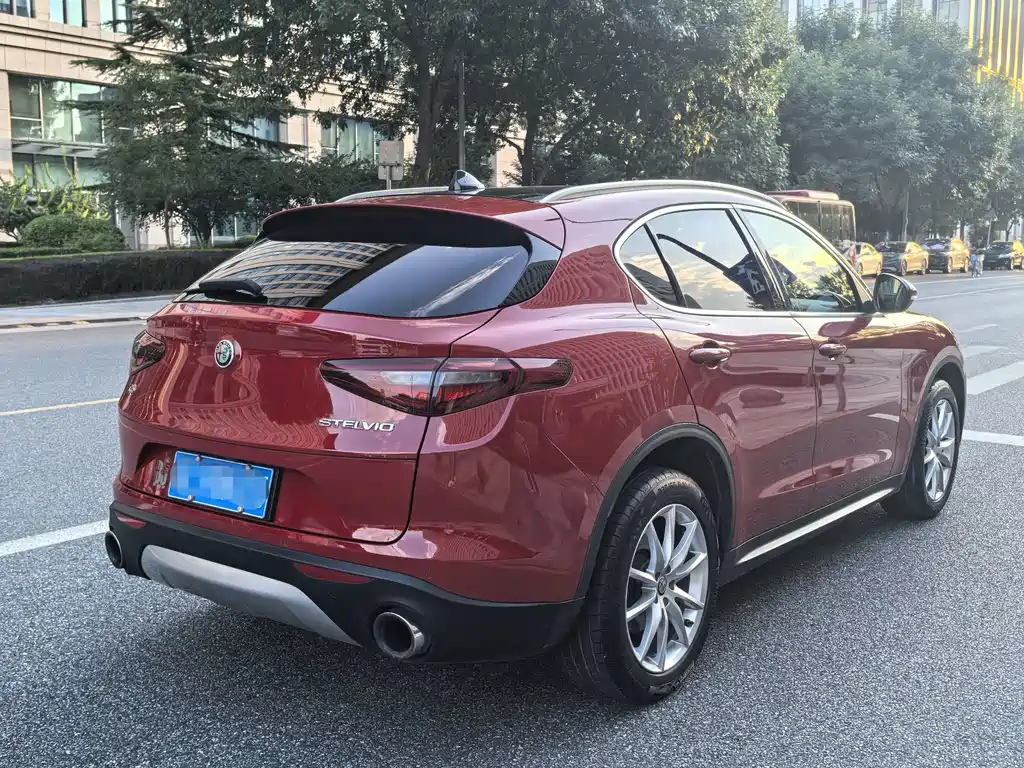 Alfa Romeo Stelvio — фото 5