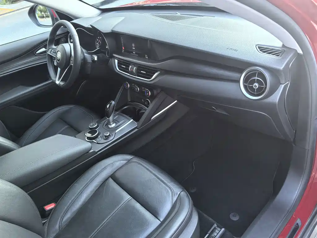 Alfa Romeo Stelvio — фото 10