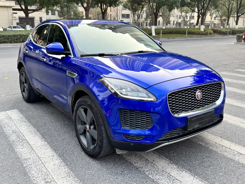 Jaguar E-PACE — фото 3