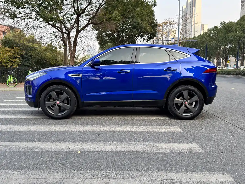 Jaguar E-PACE — фото 4