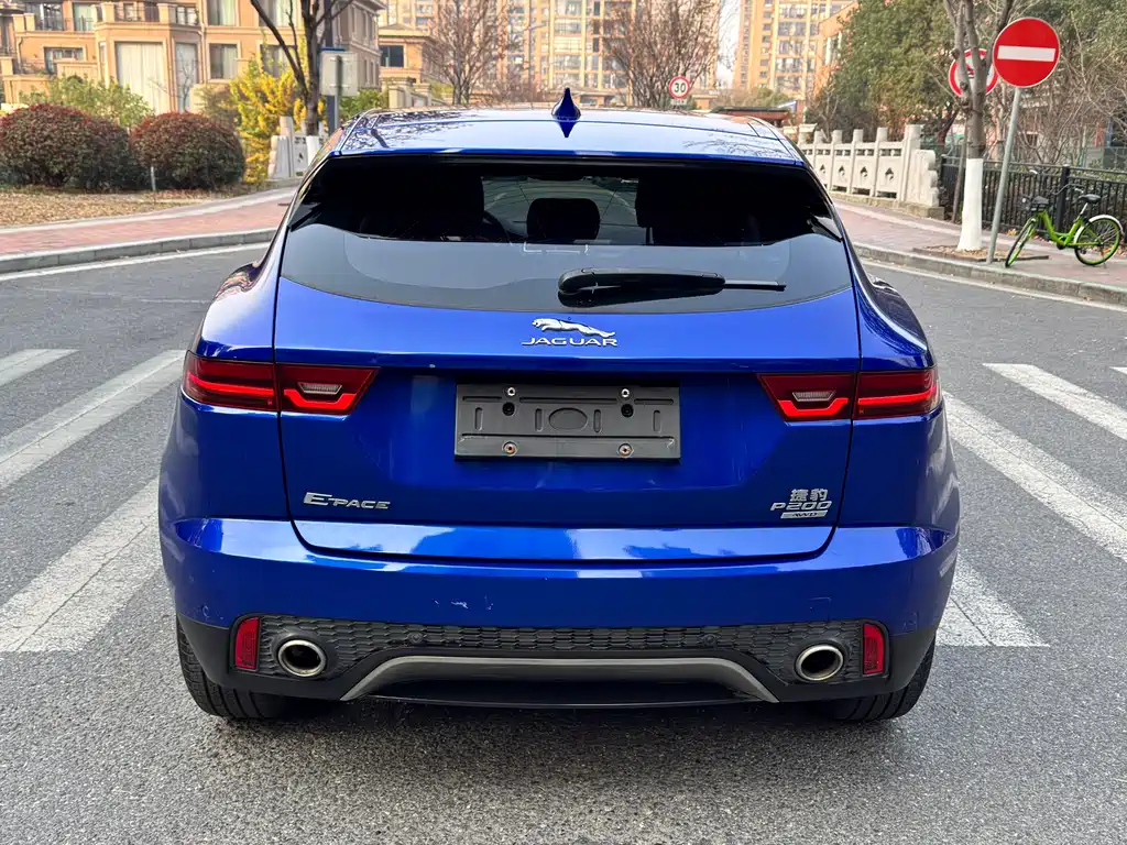 Jaguar E-PACE — фото 5