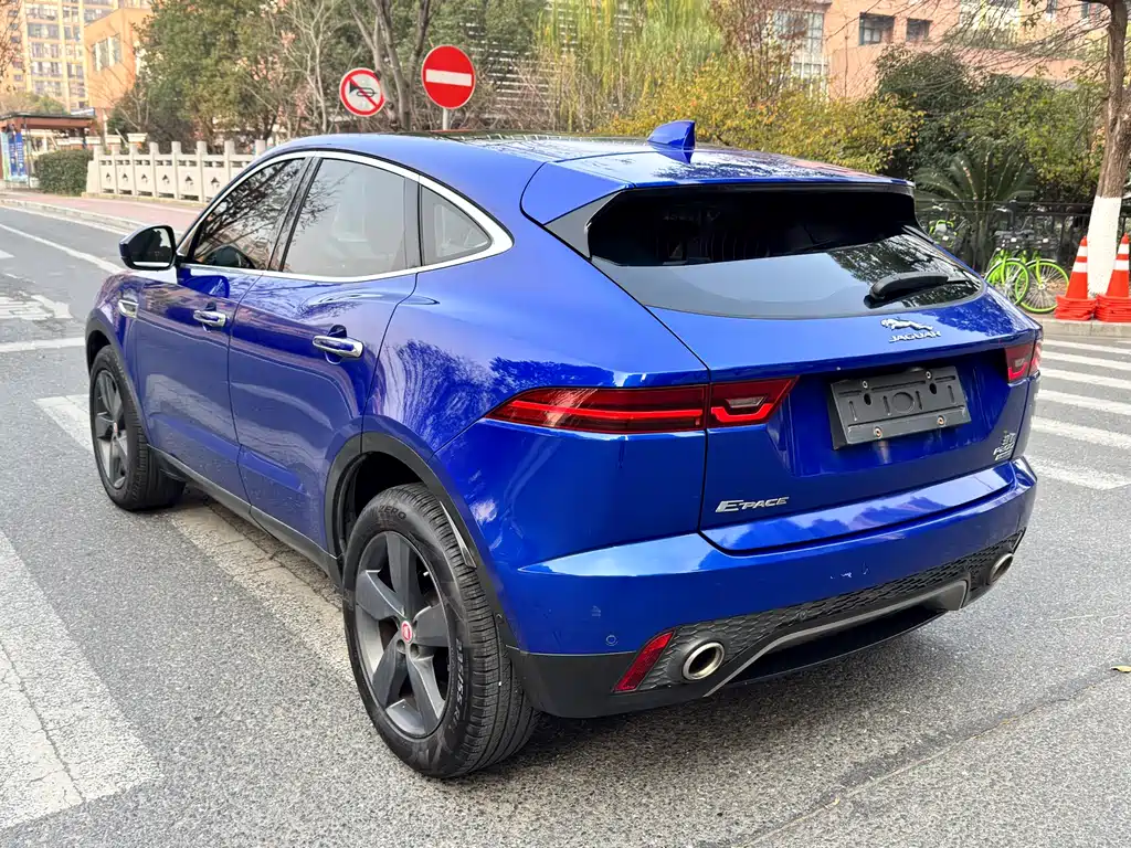 Jaguar E-PACE — фото 6