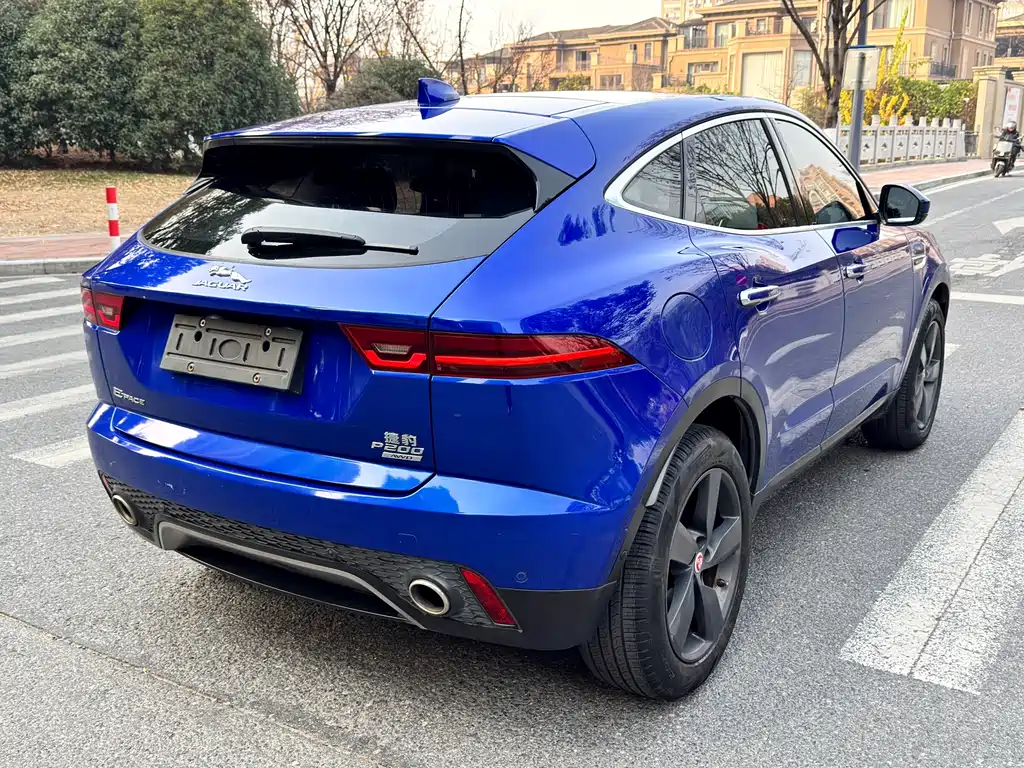 Jaguar E-PACE — фото 7
