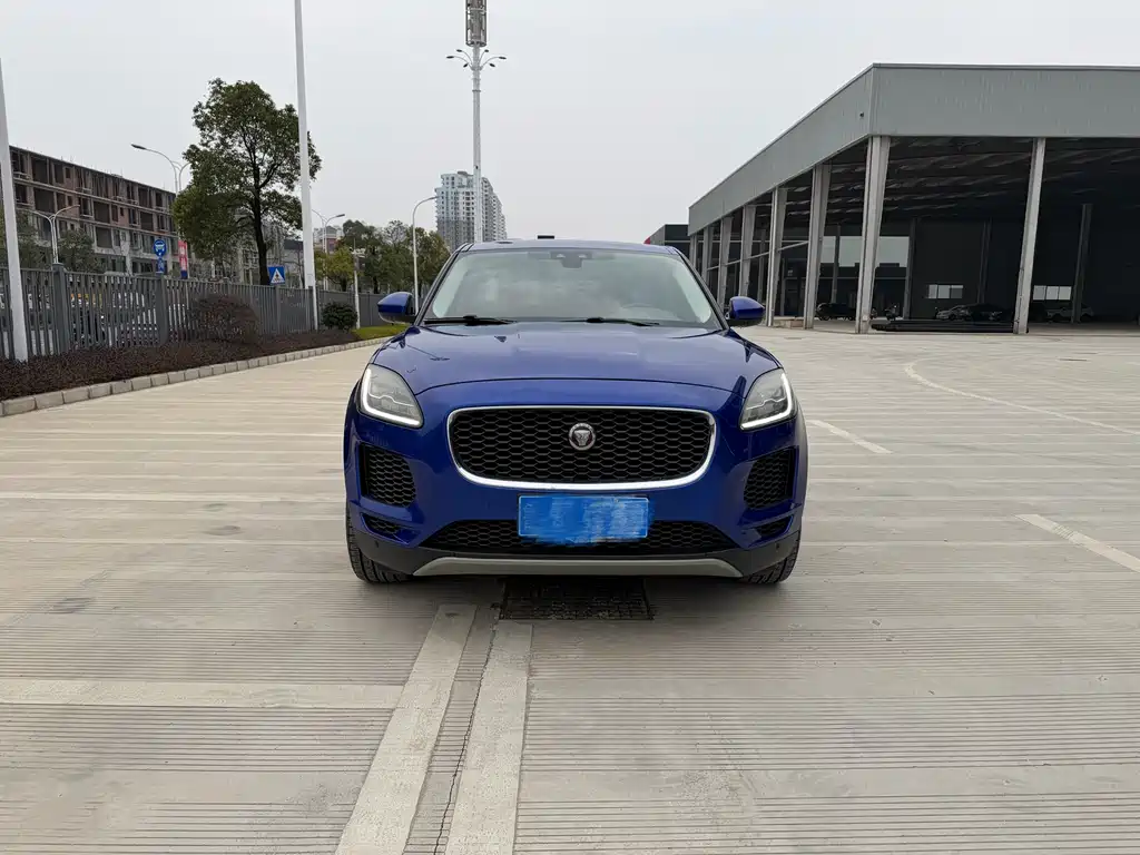 Jaguar E-PACE — фото 2
