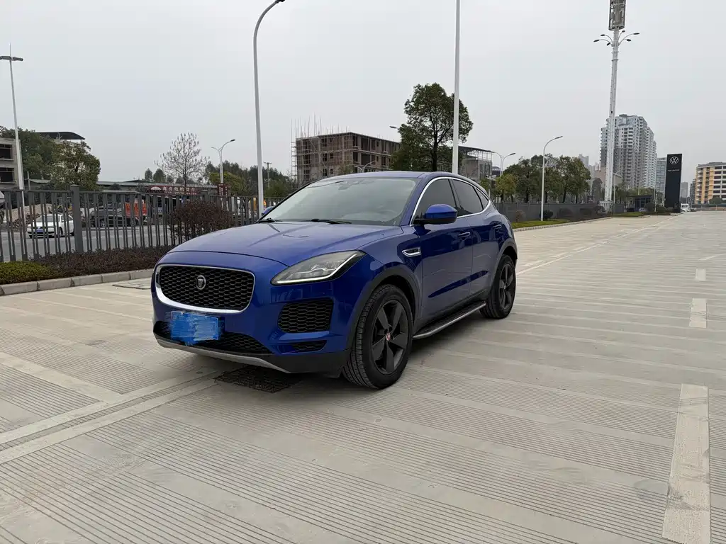 Jaguar E-PACE — фото 3