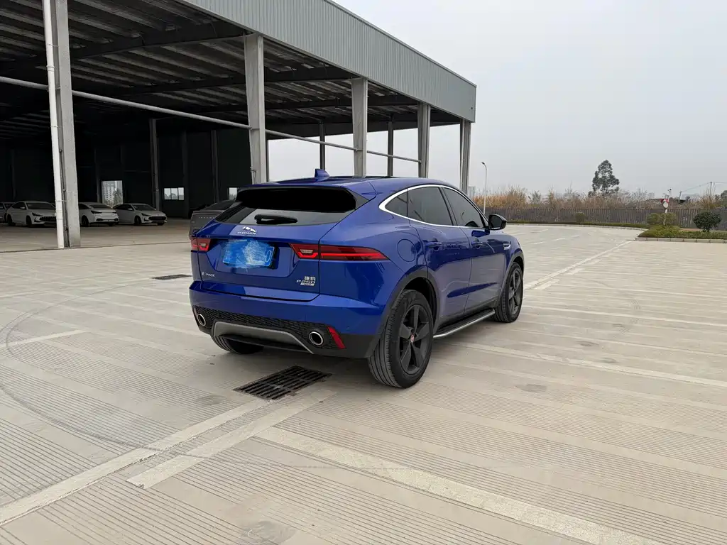 Jaguar E-PACE — фото 6