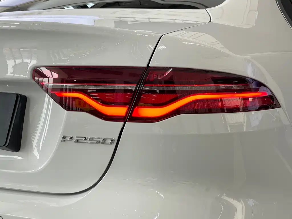 Jaguar XEL — фото 30