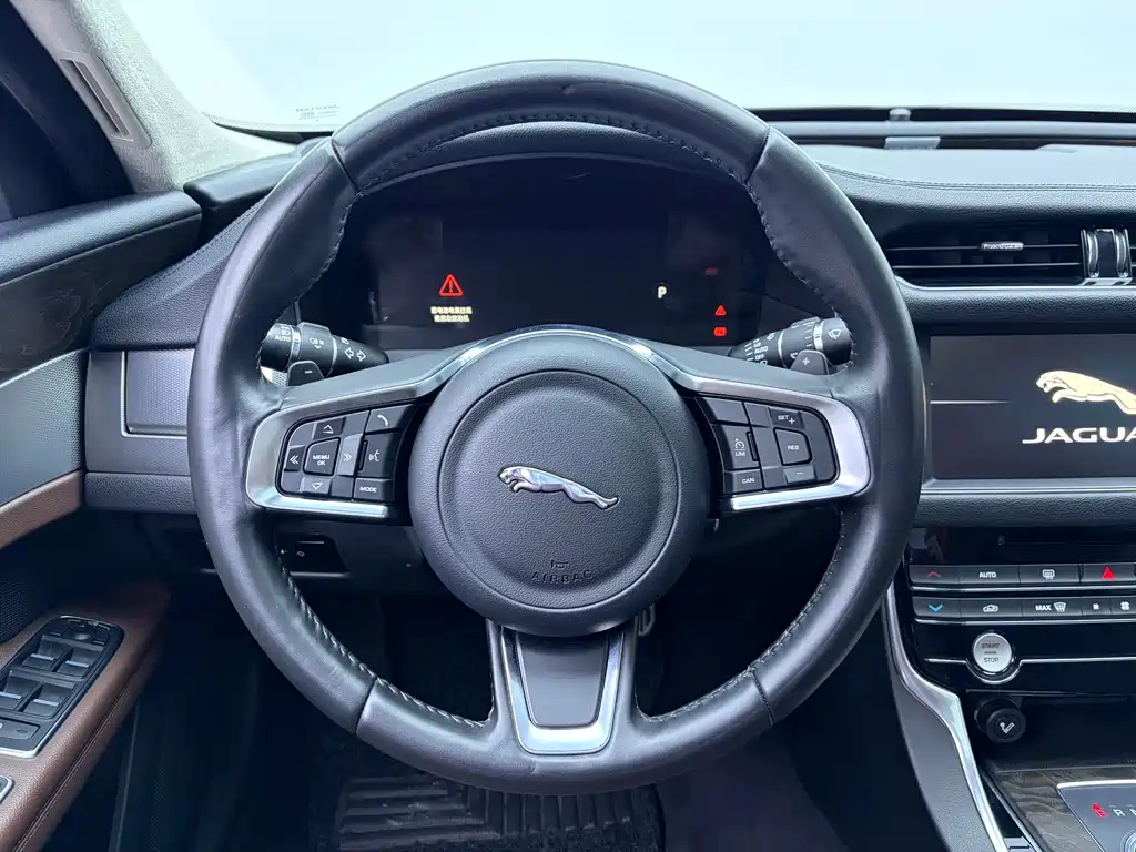 Jaguar XFL — фото 10