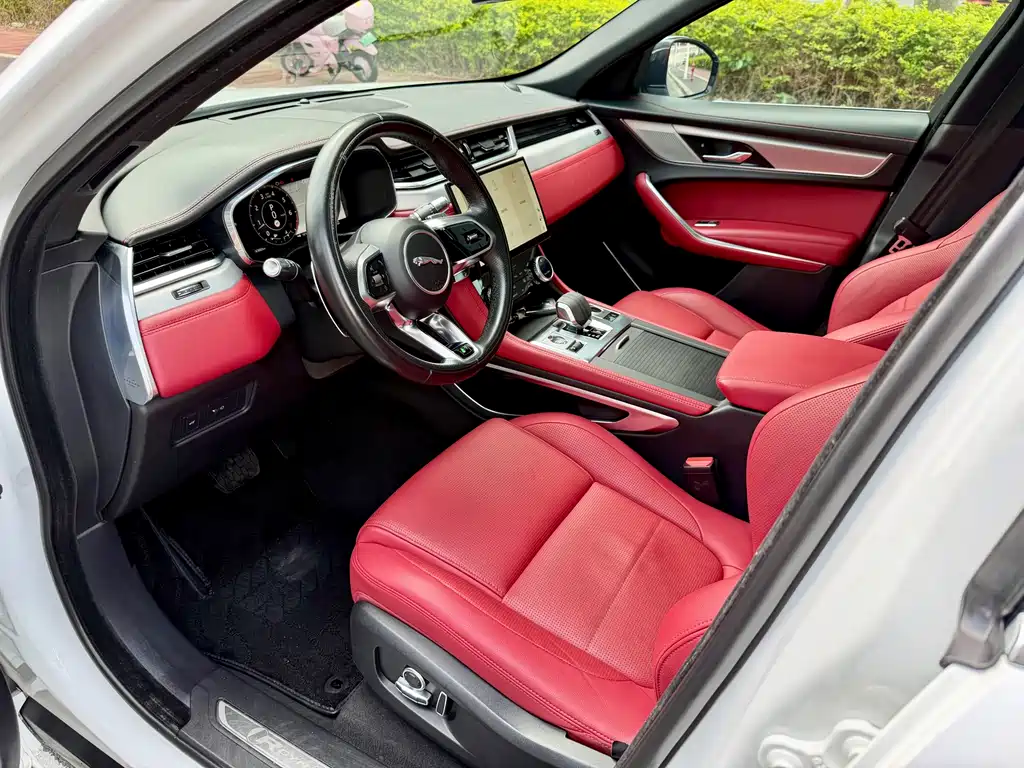Jaguar F-PACE — фото 14