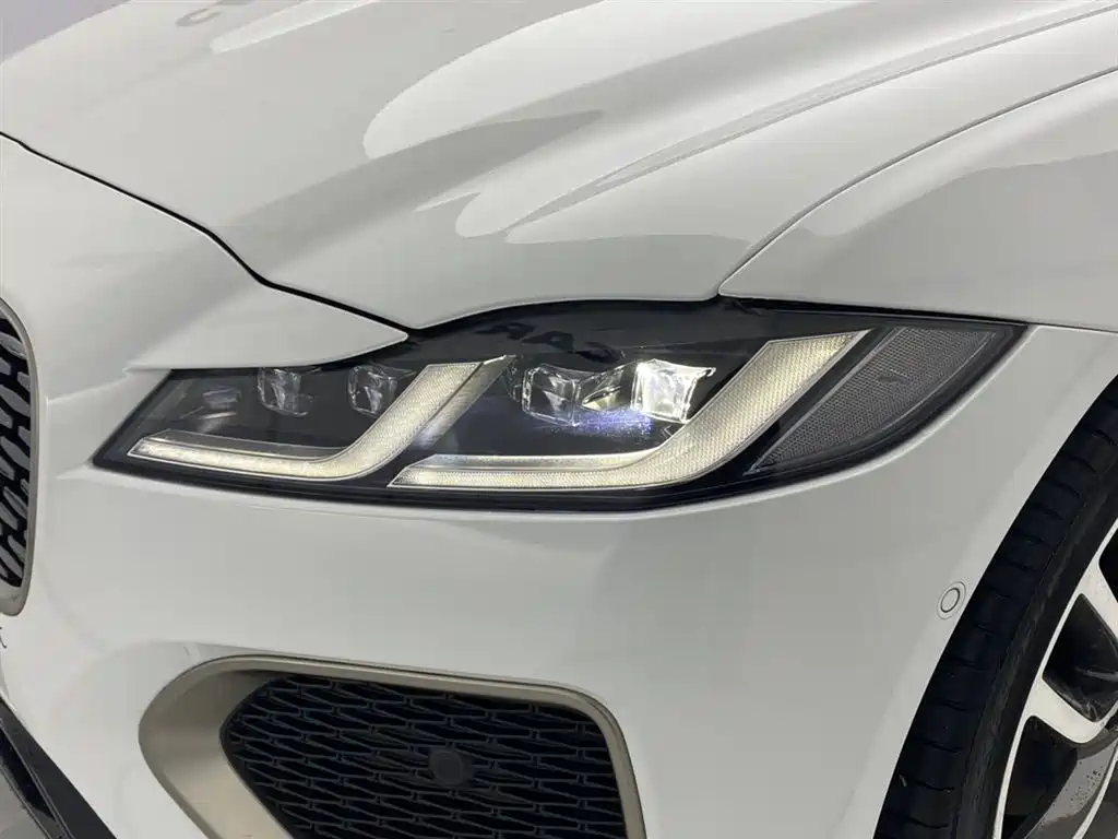 Jaguar XFL — фото 10