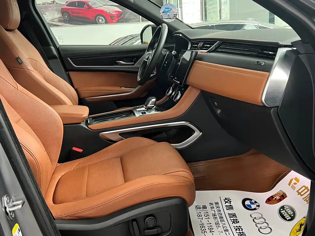 Jaguar F-PACE — фото 10