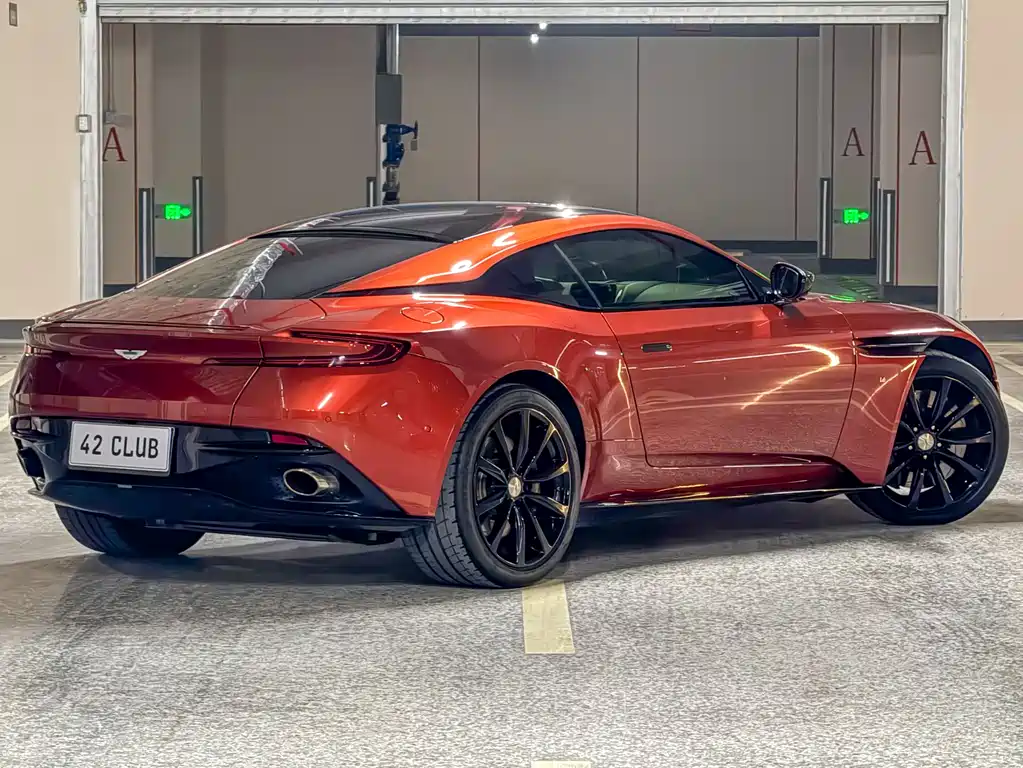 Aston Martin DB11 — фото 2