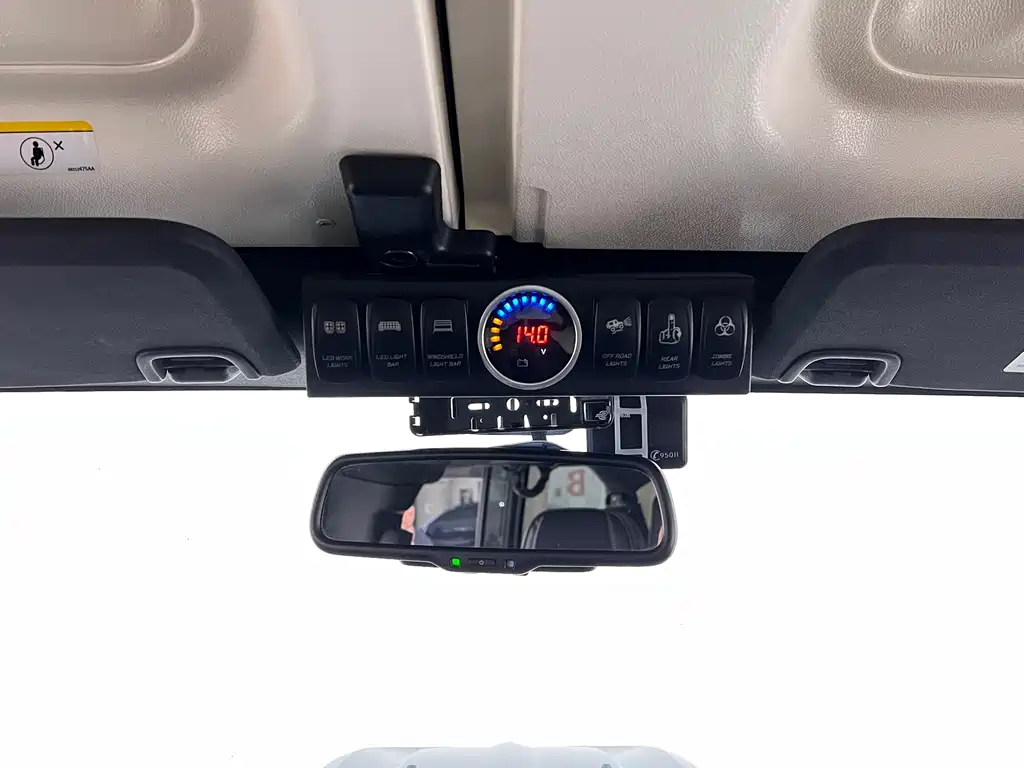 Jeep Wrangler — фото 23