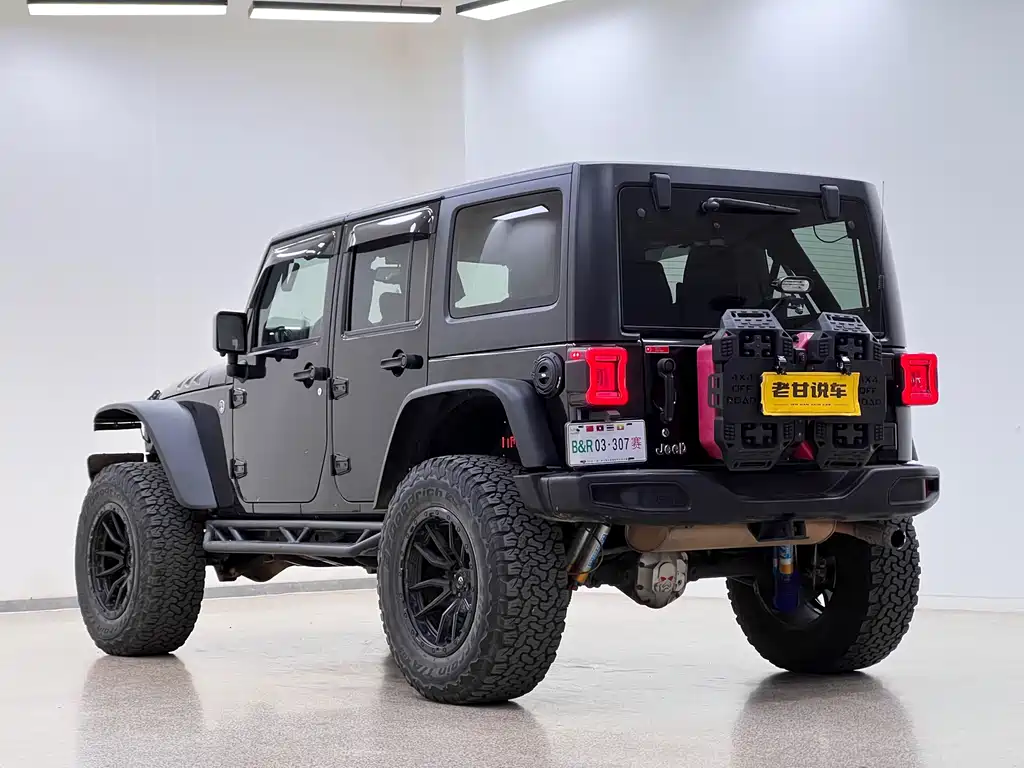 Jeep Wrangler — фото 5