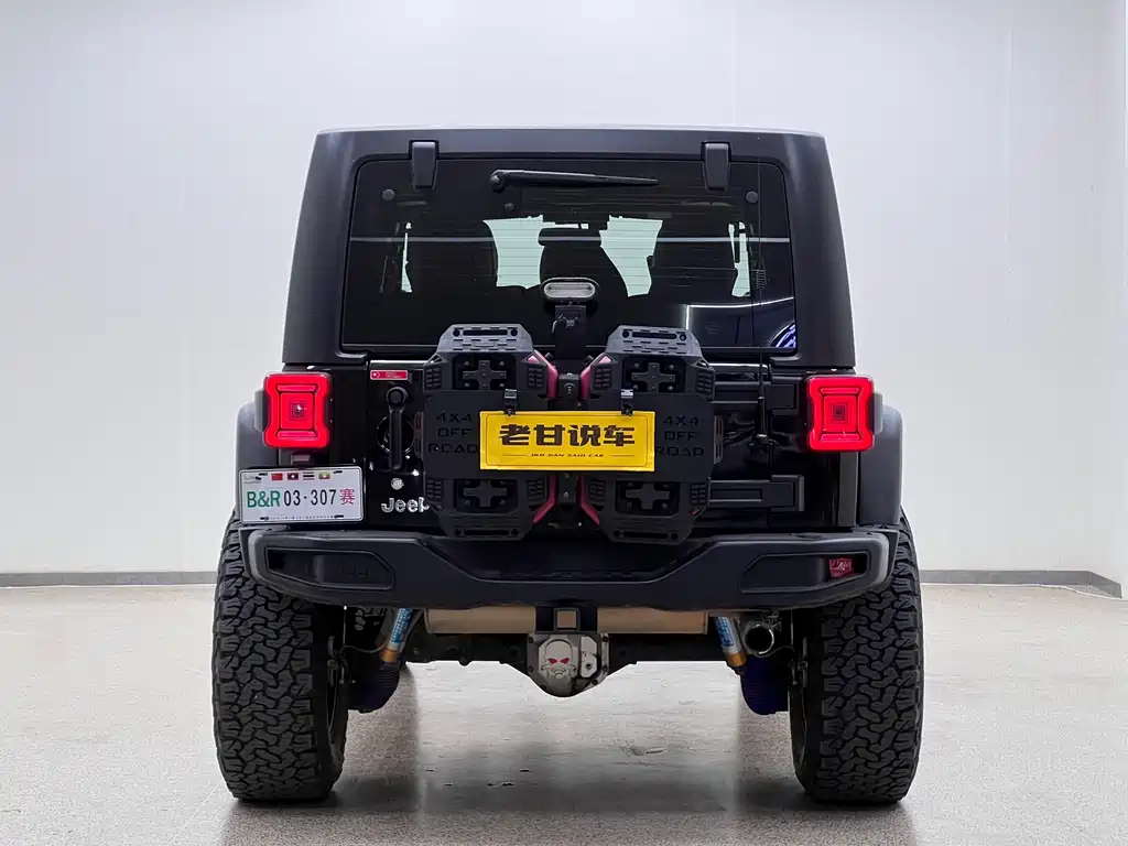 Jeep Wrangler — фото 6