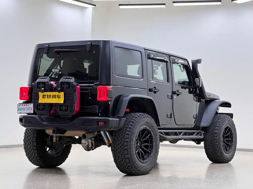 Jeep Wrangler — фото 7