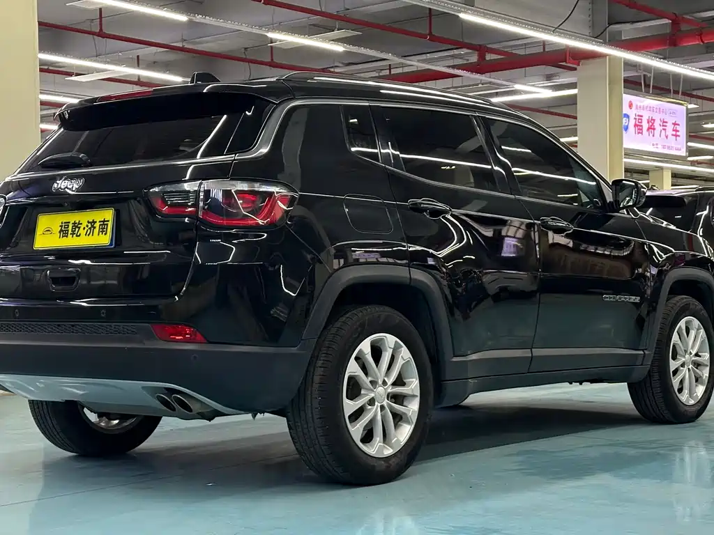 Jeep Compass — фото 4